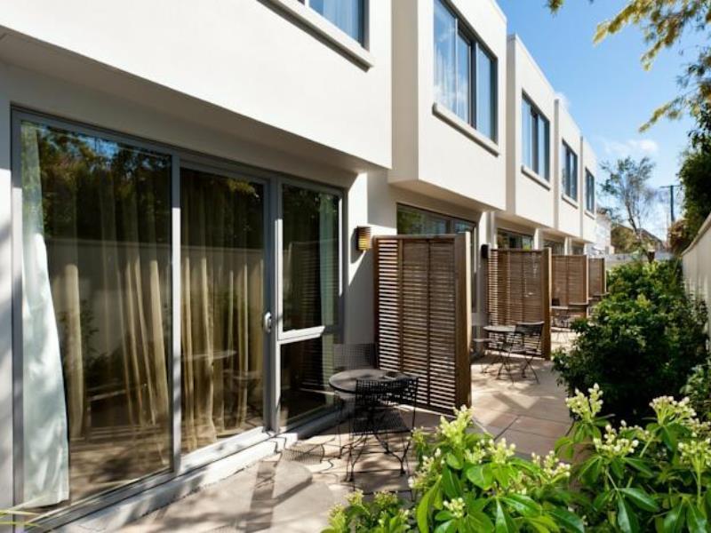Bellano Motel Suites Christchurch Exteriör bild The hotel's courtyard