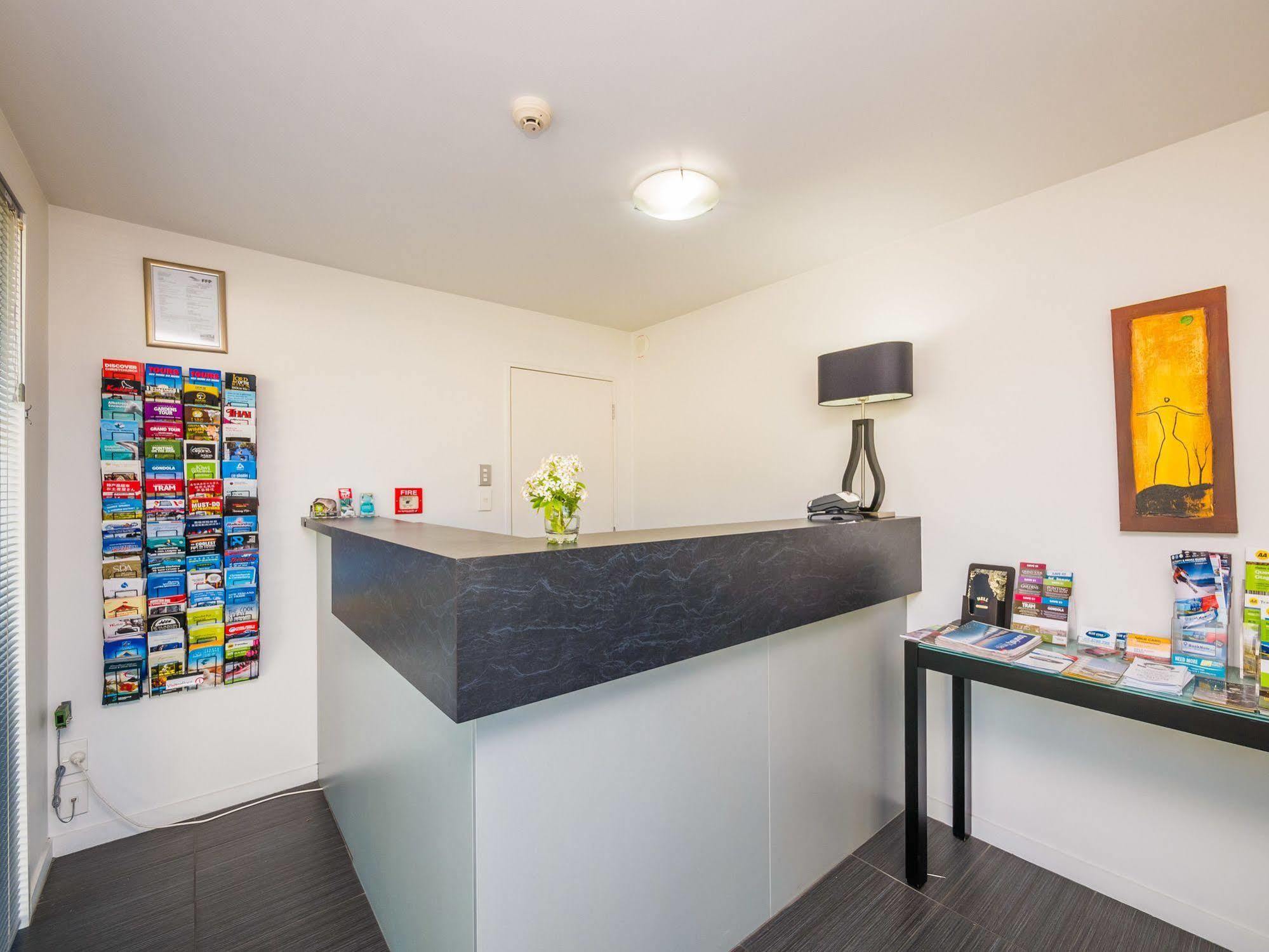 Bellano Motel Suites Christchurch Exteriör bild Reception at the hostel