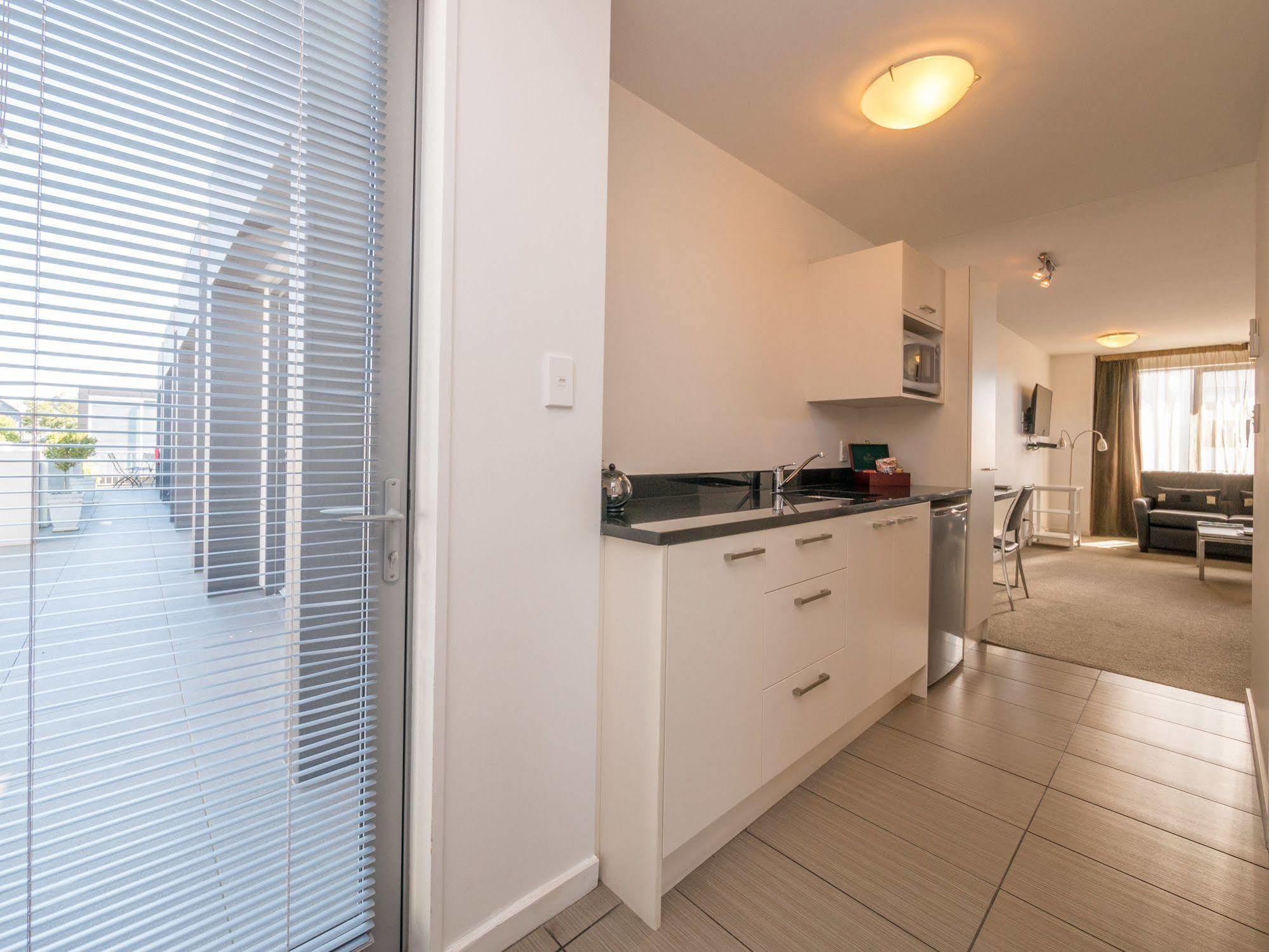Bellano Motel Suites Christchurch Exteriör bild A typical apartment