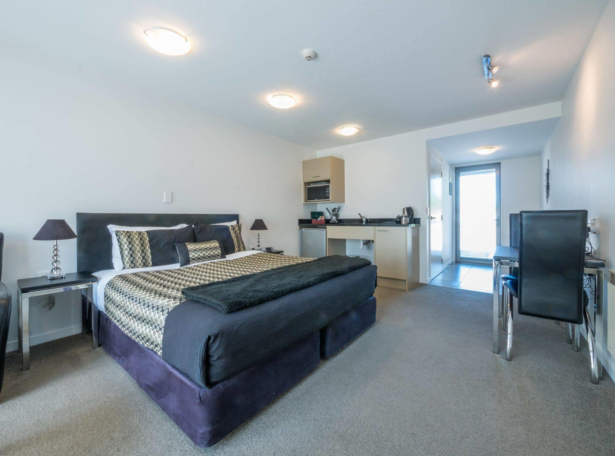 Bellano Motel Suites Christchurch Exteriör bild Studio apartment