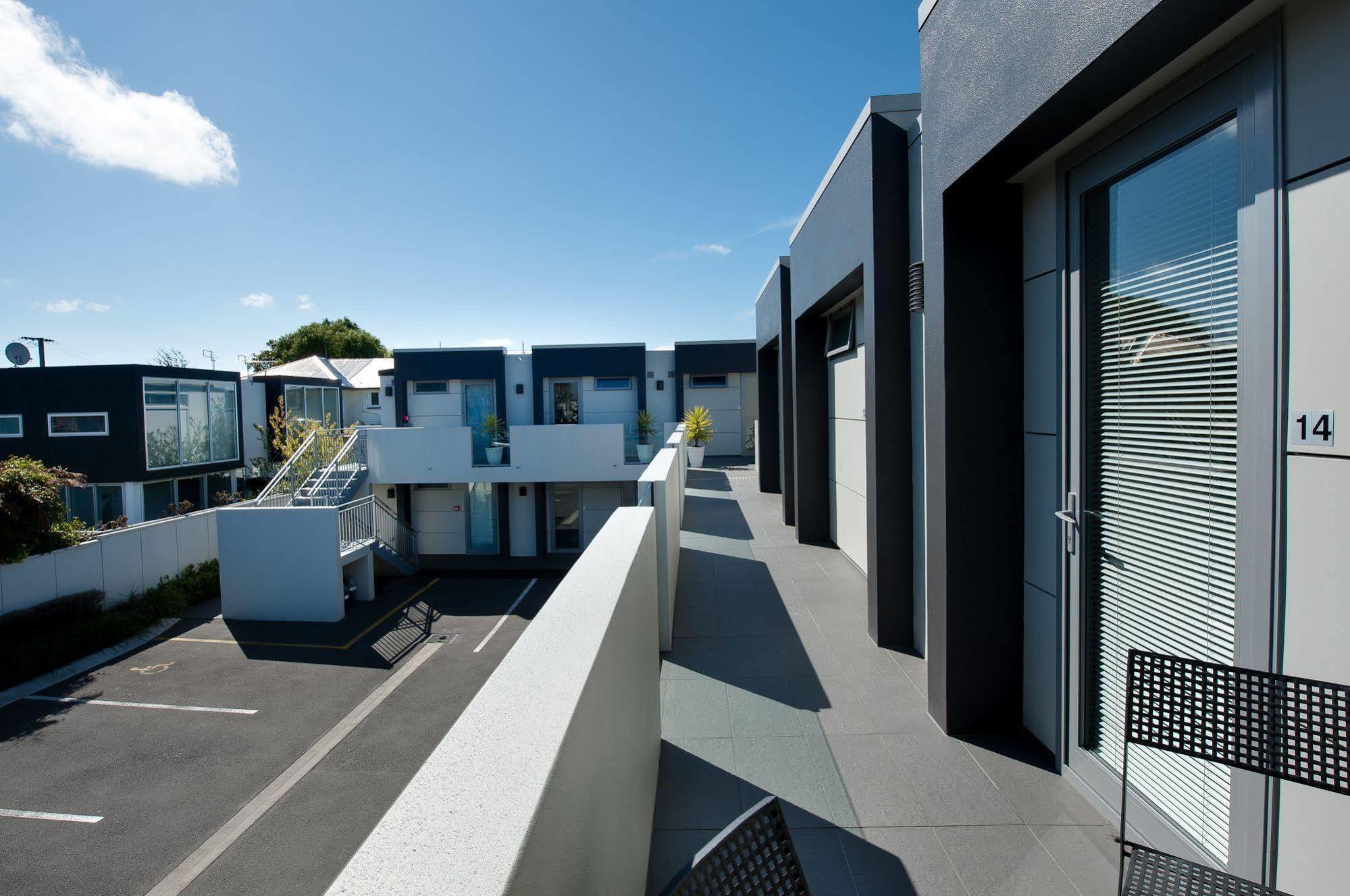 Bellano Motel Suites Christchurch Exteriör bild Townhouses in Auckland, New Zealand